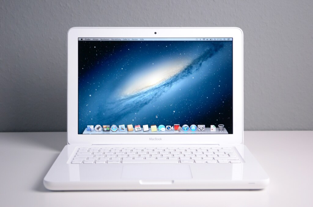 Macbook white mid 2010 C2D/ 2GB/ 256 GB